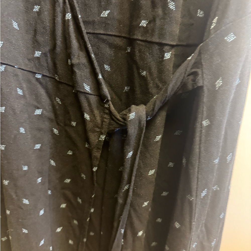 Black Sleeveless Wrap‎ Dress - Picture 2 of 7